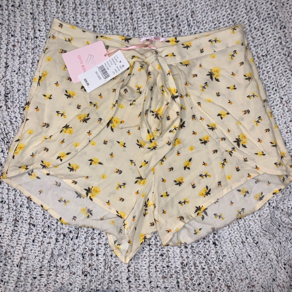 NWT Pacsun Yellow Floral Tie Shorts